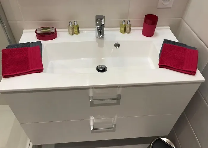 La Renaissance Au Coeur Du Centre Historique Апартаменти Бон